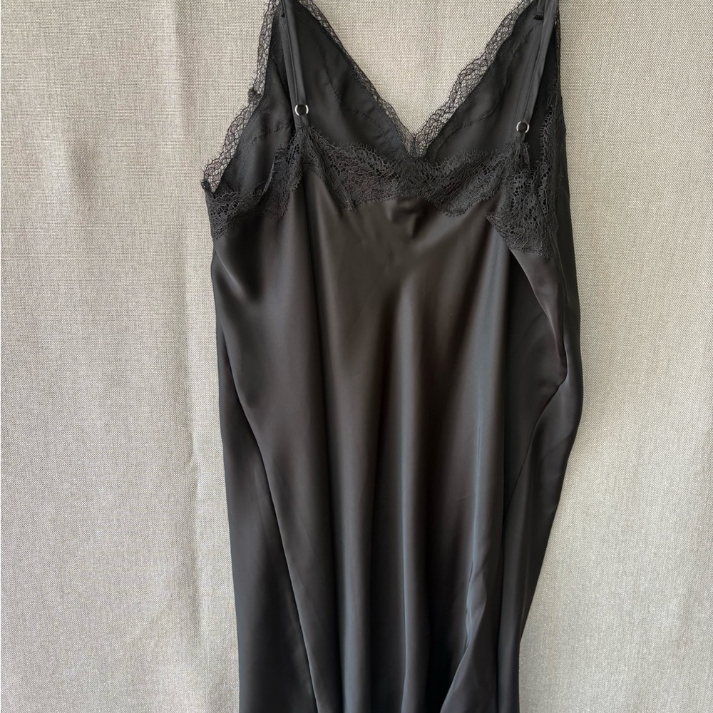 Victoria's Secret Black Lace-Trim Slip chemise large - Picture 2 of 8